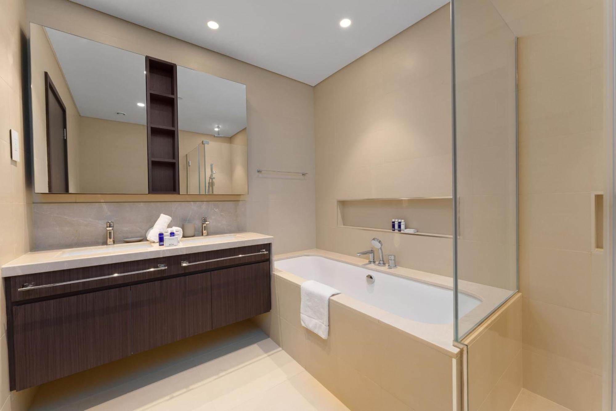 Elite Escape - 3 Bhk Burj View & Mall Access *