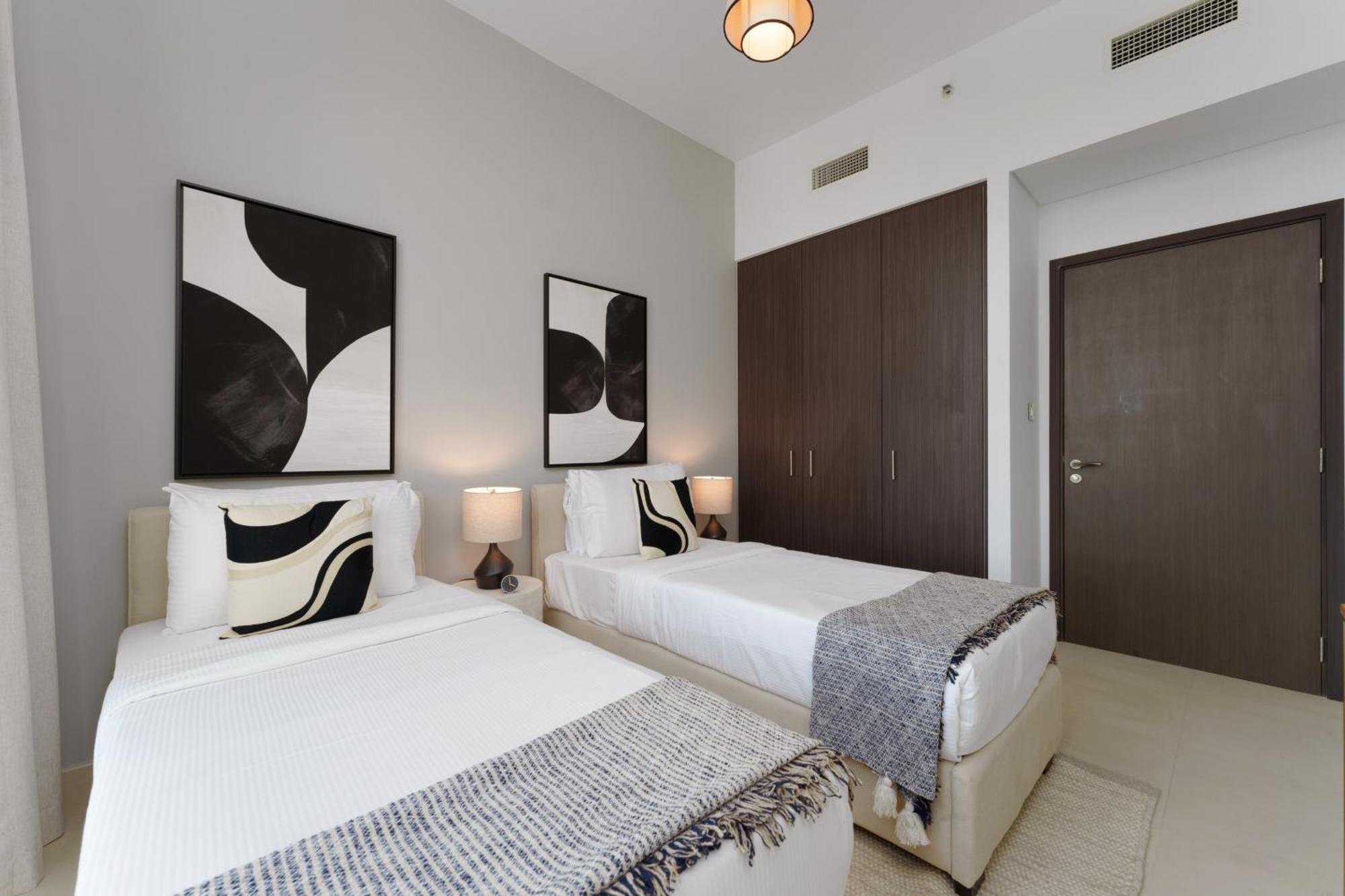 Apartment Elite Escape - 3 Bhk Burj View & Mall Access *
