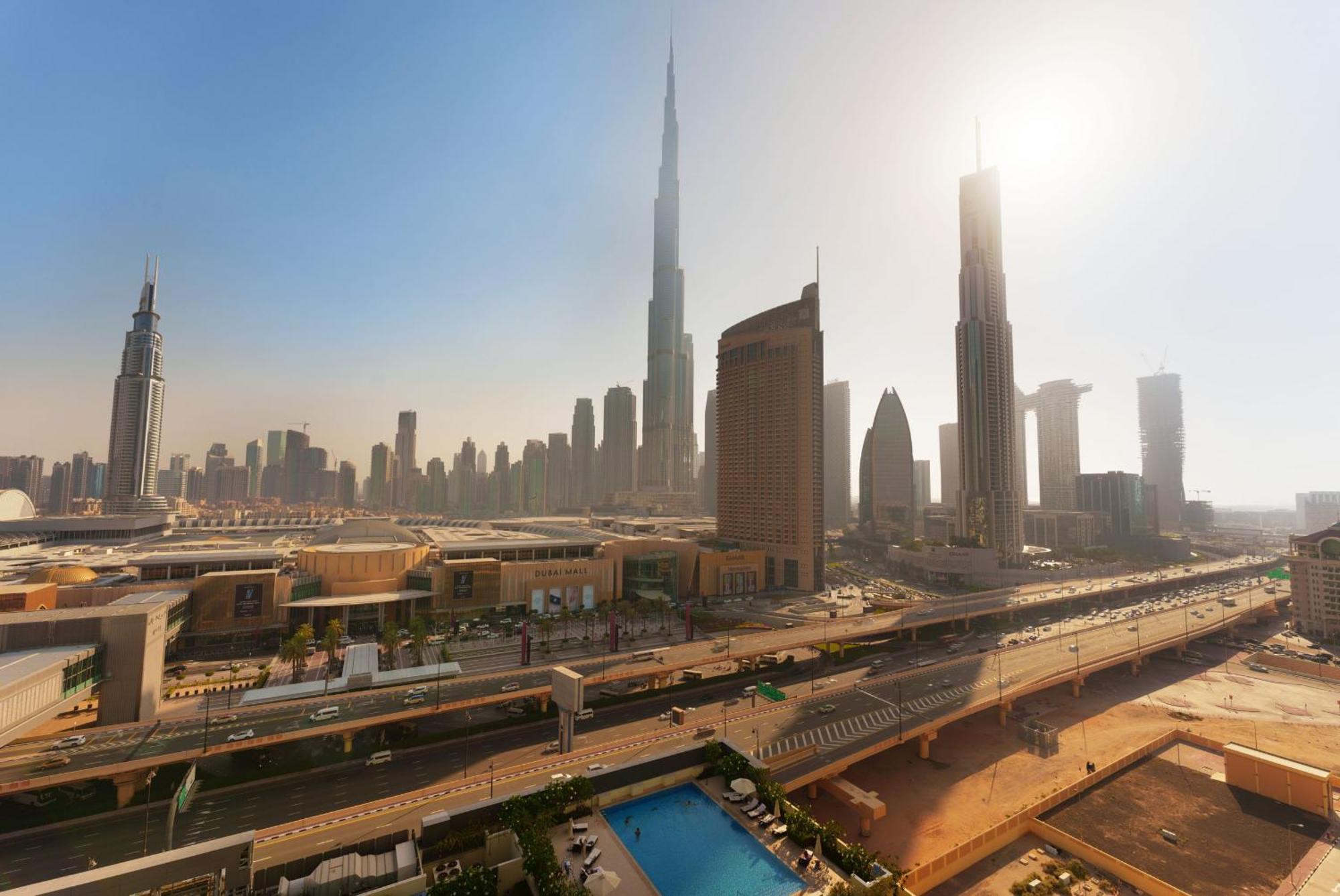 Elite Escape - 3 Bhk Burj View & Mall Access
